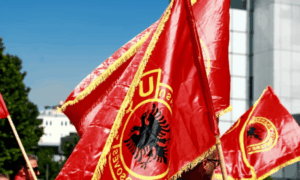 Reagojnë veteranët: Kurti e Sveçla dje e goditën UÇK-në me uniformën e shtetit