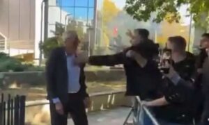 Kurteshi i VV-së përplaset fizikisht me protestuesit