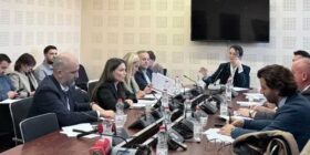 Në Komisionin për Punë të Jashtme, PDK kërkon strategji institucionale për çështjen e Hagës