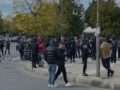 Zhvillimet në Shqipëri, mbi 20 të rinj në Korçë shoqërohen në polici