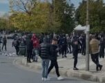 Zhvillimet në Shqipëri, mbi 20 të rinj në Korçë shoqërohen në polici