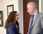 Osmani në takim me ambasadorin e BE-së: Populli i Kosovës mbetet i palëkundur në orientimin evropian