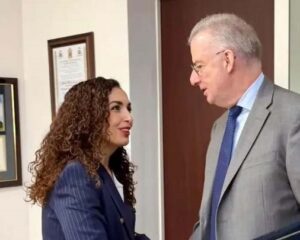 Osmani në takim me ambasadorin e BE-së: Populli i Kosovës mbetet i palëkundur në orientimin evropian