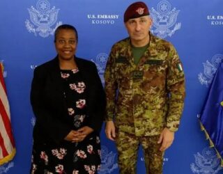 Komandanti i KFOR-it në ambasadën amerikane, SHBA-ja riafirmon mbështetjen për Kosovën