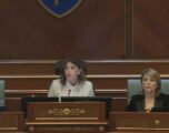 Haxhiu thirrje protestuesve: Ruajeni qetësinë, dhuna dëmton kauzën Haxhiu thirrje protestuesve: Ruajeni qetësinë, dhuna dëmton kauzën