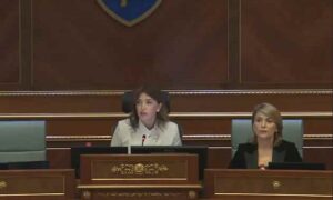 Haxhiu thirrje protestuesve: Ruajeni qetësinë, dhuna dëmton kauzën