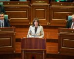 Haxhiu mbron Gërvallën: Dorëheqja është dorëzim, në Kosovë ka policë, prokurorë e gjyqtarë që thonë ‘n’martesë ka dajak’