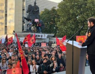 Haziri nga protesta: Rini e Kosovës, hallall ju qoftë gjaku i babës tem