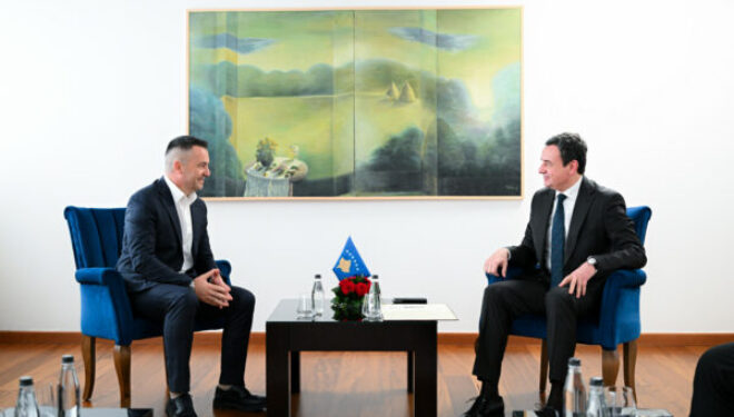 Kurti e emëron Viktor Buzhalën zëvendësministër në Ministrinë e Punëve të Brendshme