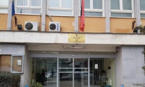 Gjykata e Pejës thotë se sot ka pranuar aktakuzën e Prokurorisë ndaj ish-bashkëshortit të Arlinda Zekajt për kanosje