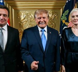 Kurti publikon foton me Presidentin Trump: E falënderova për investimet në mbrojtje