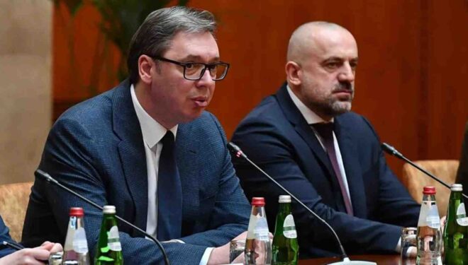 BE-ja e shqetësuar për praninë e Radoiçiçit në tubimin e SNS-së, kërkon drejtësi për Banjskën