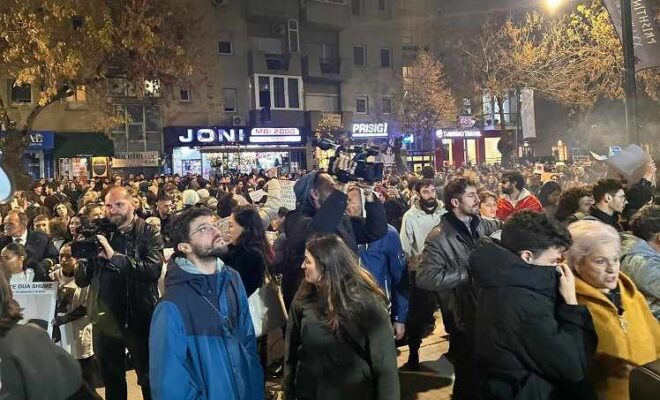 “Do ta përshkallëzojmë protestën”, listohen kërkesat para Qeverisë, kërkohet shkarkimi i Gërvallës dhe Sveçlës