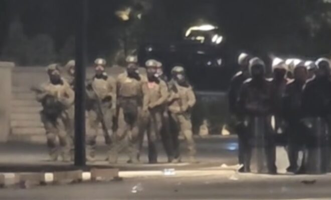 Protesta në Tiranë përplasje mes protestuesve dhe policisë, RENEA vendoset sërish te Kryeministria për të tretën natë