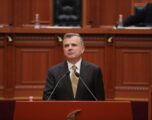 Balla paralajmëron ndryshimet kushtetuese në Shqipëri: Të ulim numrin e deputetëve nga 140 në 101